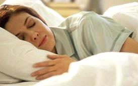 Día Mundial del Sueño Foto de una mujer soñando
