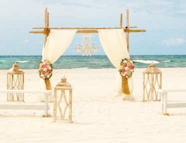 THE SHABBY CHIC BEACH WEDDING<br><br>