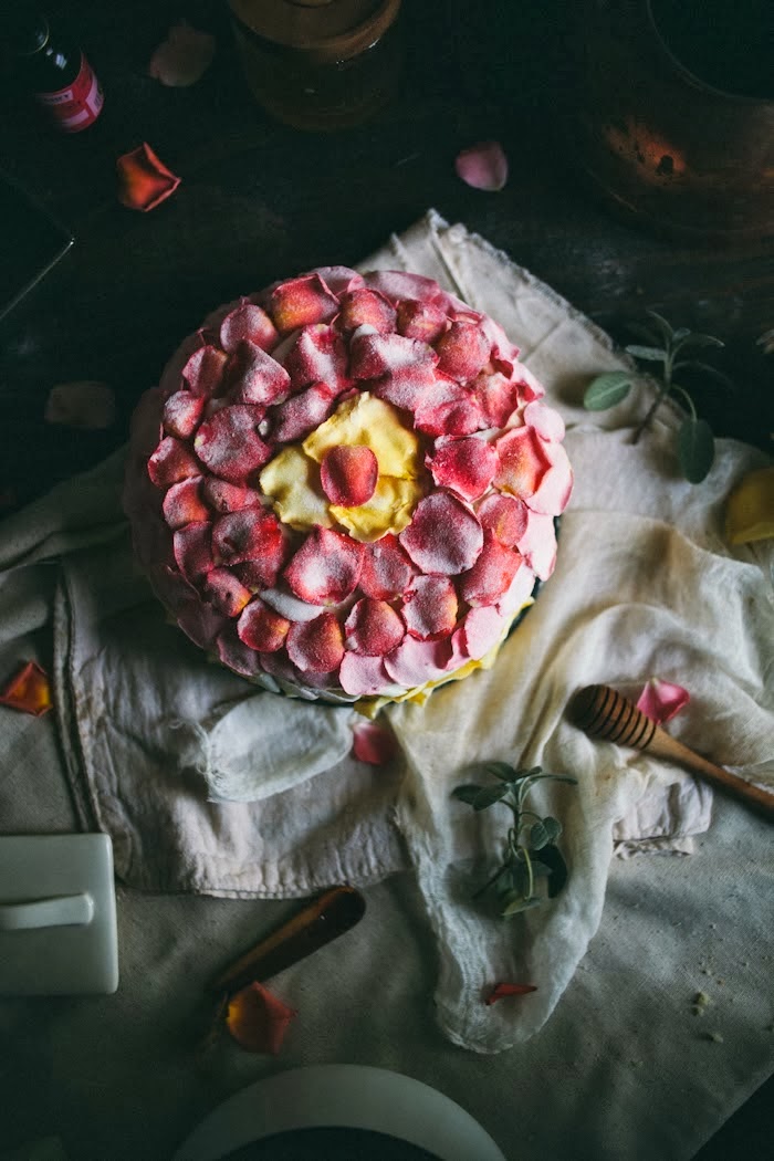 An Edible Flower Workshop & Salted Caramel Rose Cake 