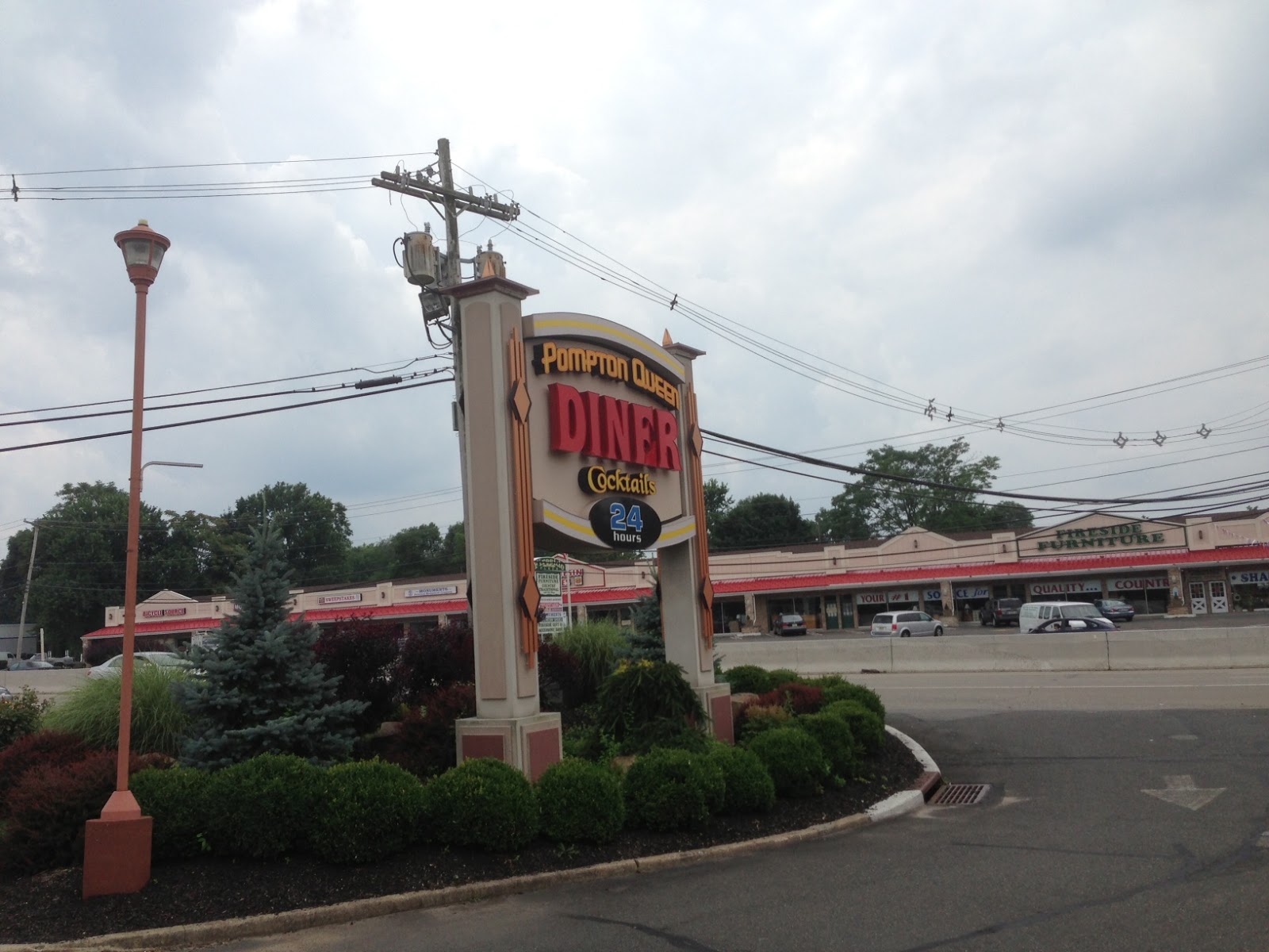 Bill Cianci's (Mostly) Burger Reviews Pompton Queen Diner, Pequannock, NJ