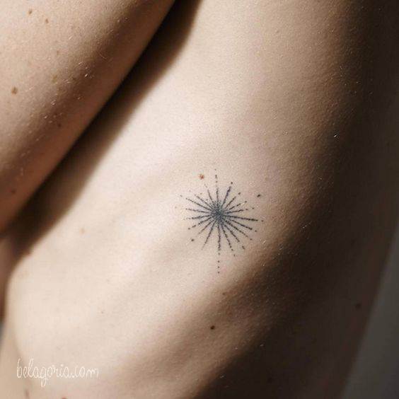 tatuajes de estrellas elegantes para mujeres