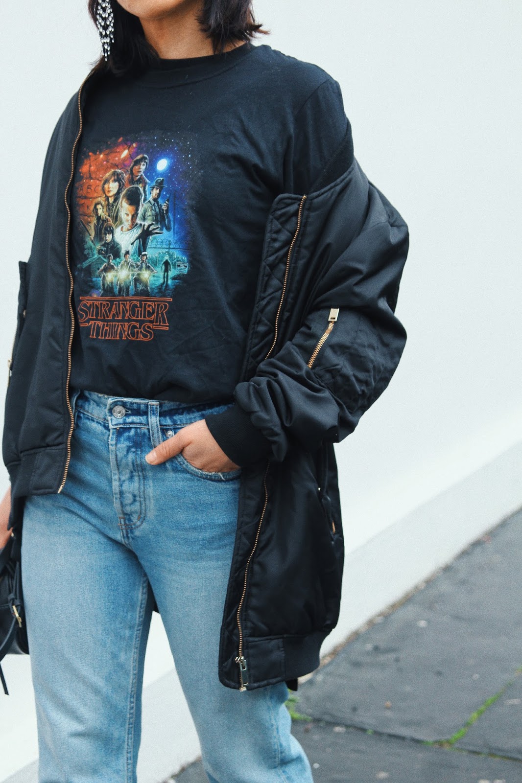 bottines blanche t-shirt strangers things idée de look printemps bottines blanche t-shirt strangers things idée de look printemps