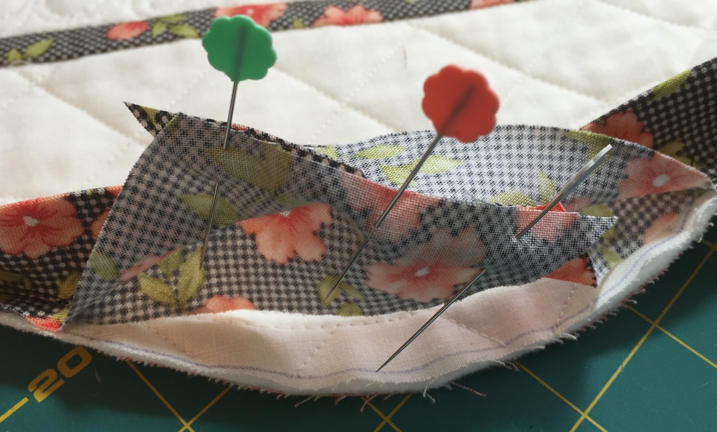 Stitching With 2 Strings Tutorial Bias Binding on a Scalloped Edge