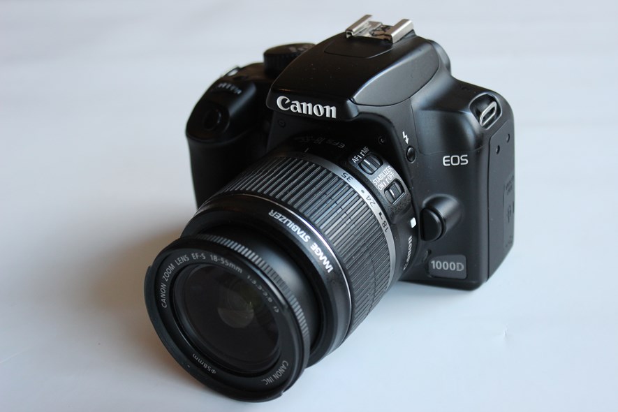 Kamera DSLR Canon 1000D