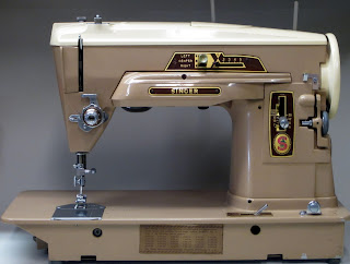 MI Vintage Sewing Machines: Singer 403A (1958)