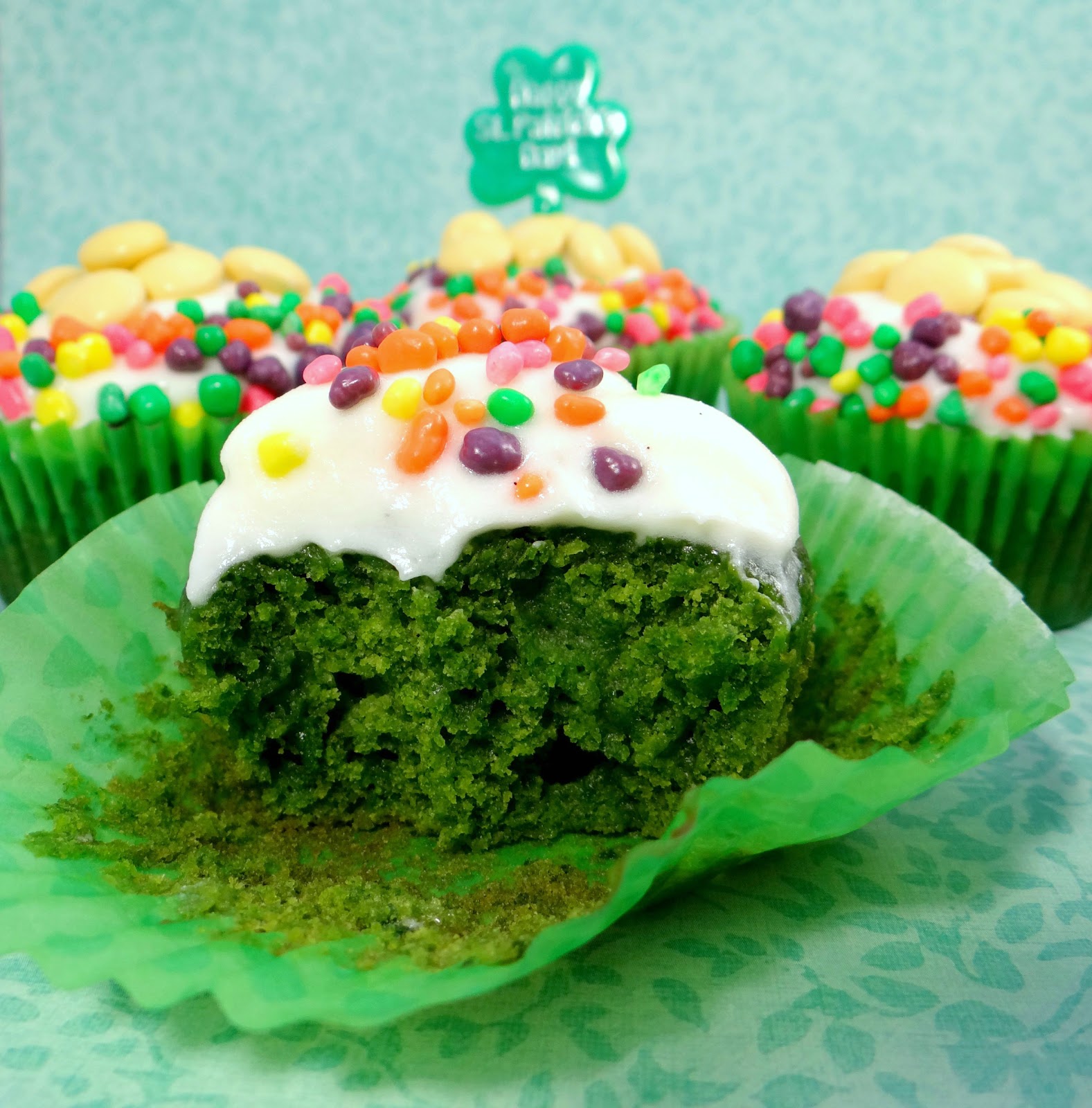 Treats & Trinkets: Naturally Green St. Patrick\'s Day Cupcakes Treats & Trinkets: Naturally Green St. Patrick\'s Day Cupcakes