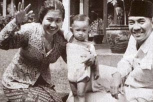 Cerita Cinta Soekarno dan Fatmawati ~ Dunia Berjuta Kisah
