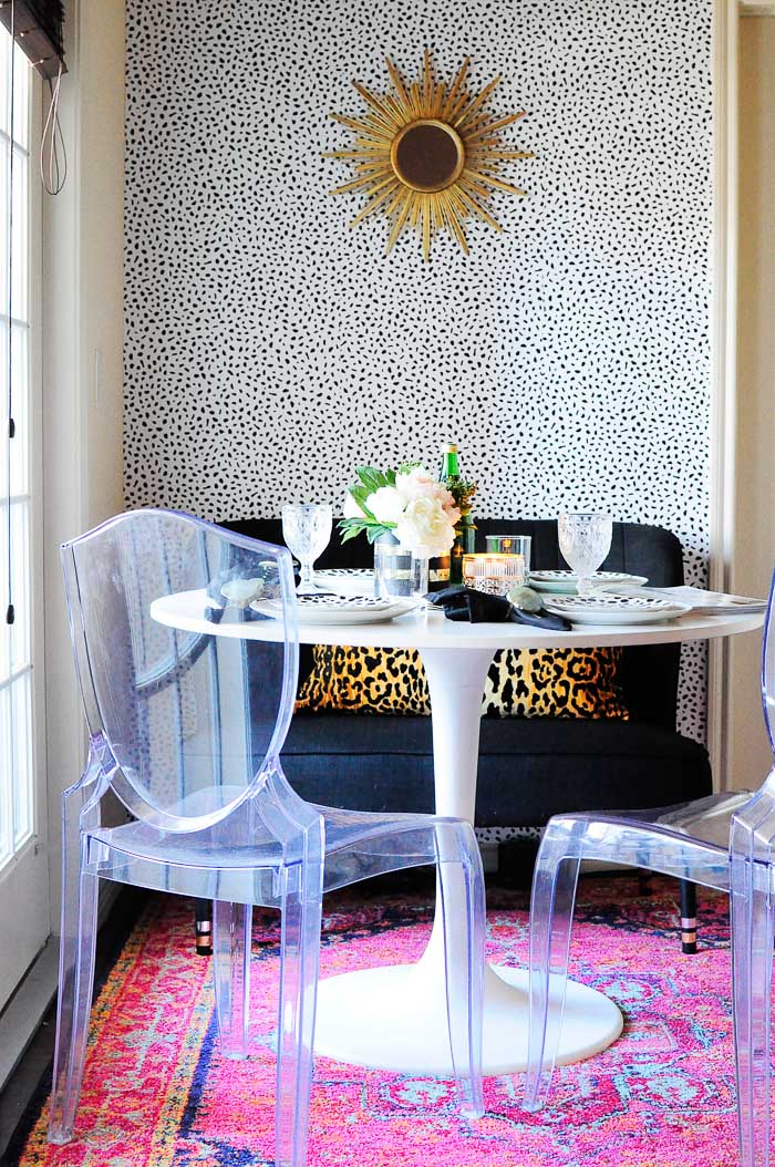 Dining room decor tips for renters and small space dwellers. Make your space glam and fabulous! | via MonicaWantsIt.com Dining room decor tips for renters and small space dwellers. Make your space glam and fabulous! | via MonicaWantsIt.com