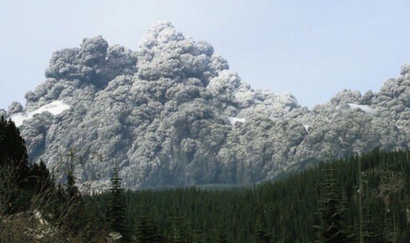 La cúpula de lava del Monte St Helens se está elevando a 5 metros por día, preparando la próxima erupción. La cúpula de lava del Monte St Helens se está elevando a 5 metros por día, preparando la próxima erupción.