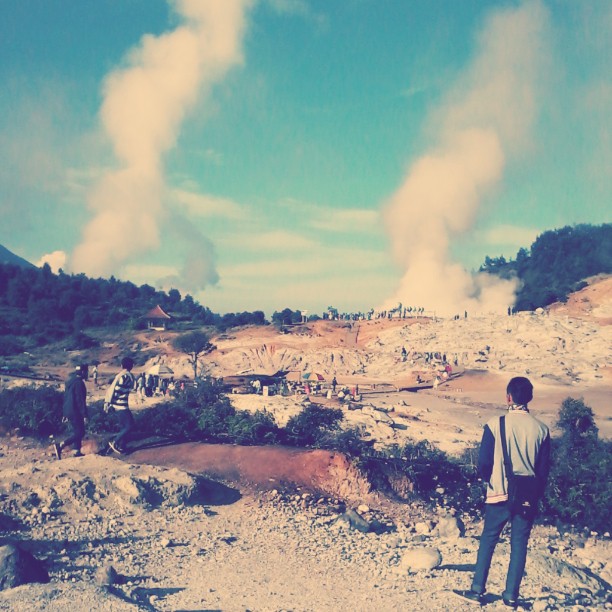 kawah sikidang foto pemandangan kawah sikidang dieng