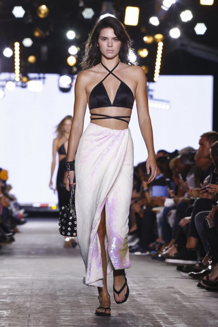 Alexander Wang- Spring Summer 2017 - New York Fashion Week alexander-wang, alexander-wang-ss17, alexander-wang-spring-summer, alexander-wang-spring-summer-2017, alexander-wang-spring-summer-new-york-fashion-week, alexander-wang-printemps-ete, dudessinauxpodiums, du-dessin-aux-podiums, nfwlive, nfw16