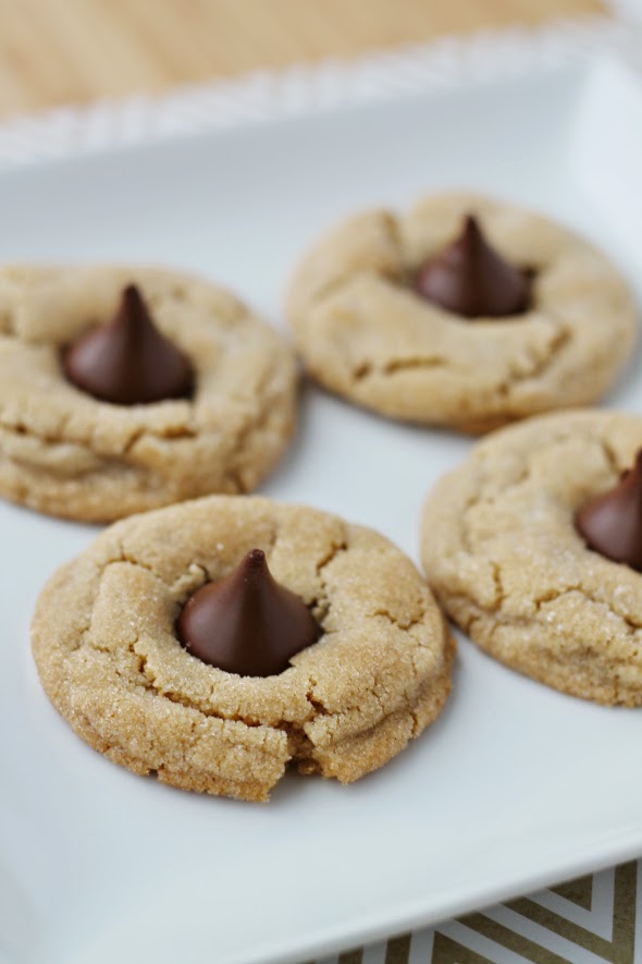 Classic Peanut Butter Kiss Cookies - #fbcookieswap