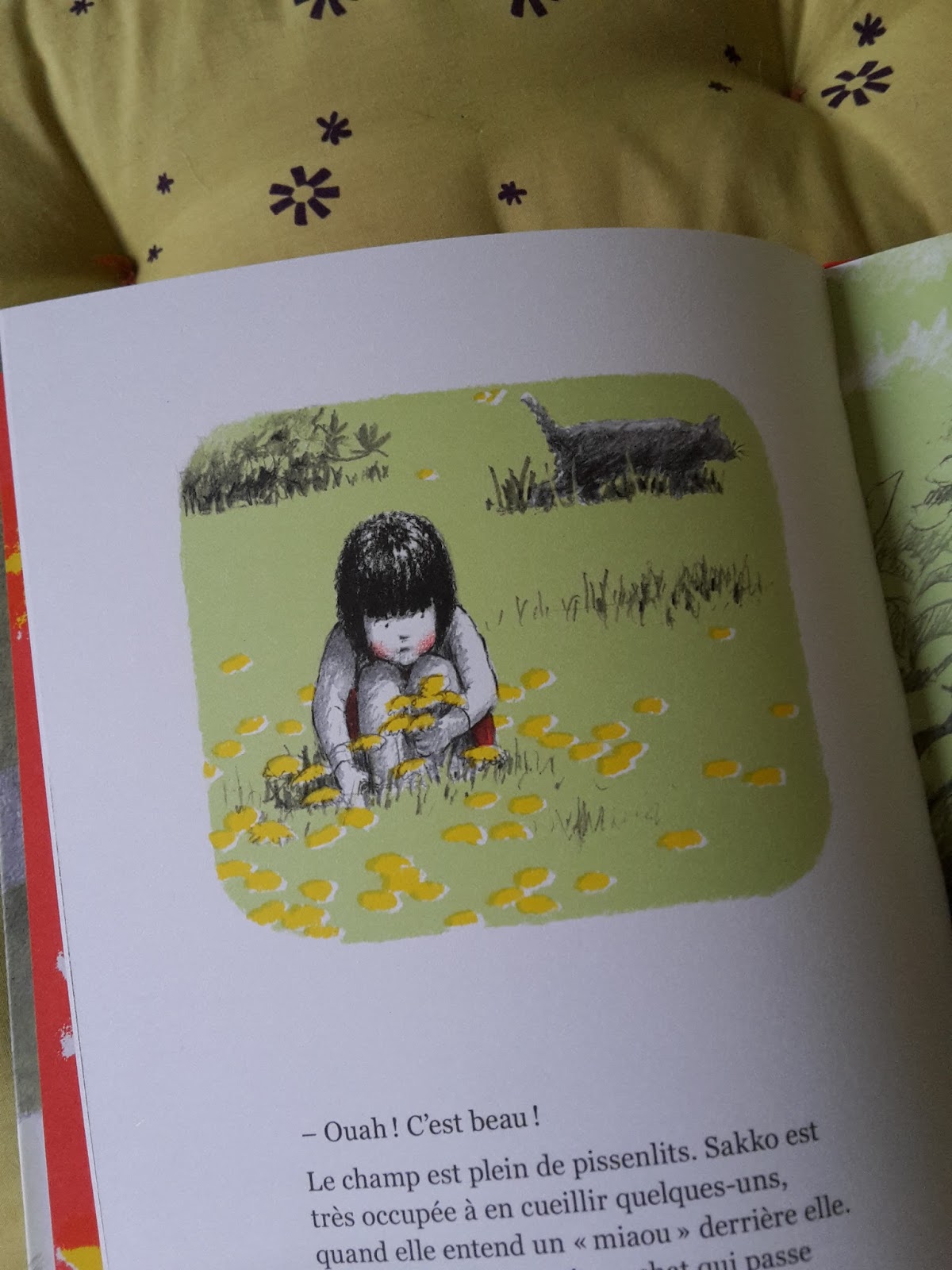 Sous le feuillage Une maison dans les buissons