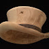 Sombrero de madera poco común.
