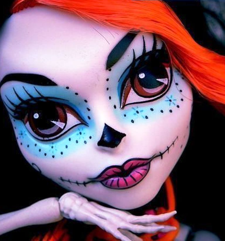 Happy Halloween Day: 26 Doll Halloween Makeup Ideas