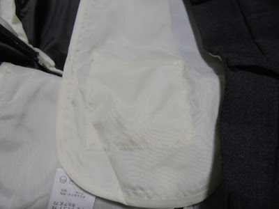 右脇スランテッドポケット内 パッチポケット×1