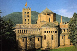 Fuente: http://sobreespana.com/wp-content/uploads/2010/03/monasterio-de-santa-maria-de-ripoll7.jpg Santa María de Ripoll