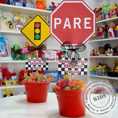 http://www.estou-crescendo.com/2016/08/festa-carros-da-disney-decoracao-para.html Festa Carros da Disney