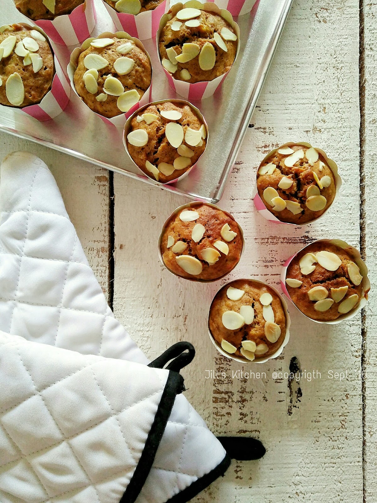 Jill's Kitchen MOIST BANANA MUFFINS / MUFFIN PISANG