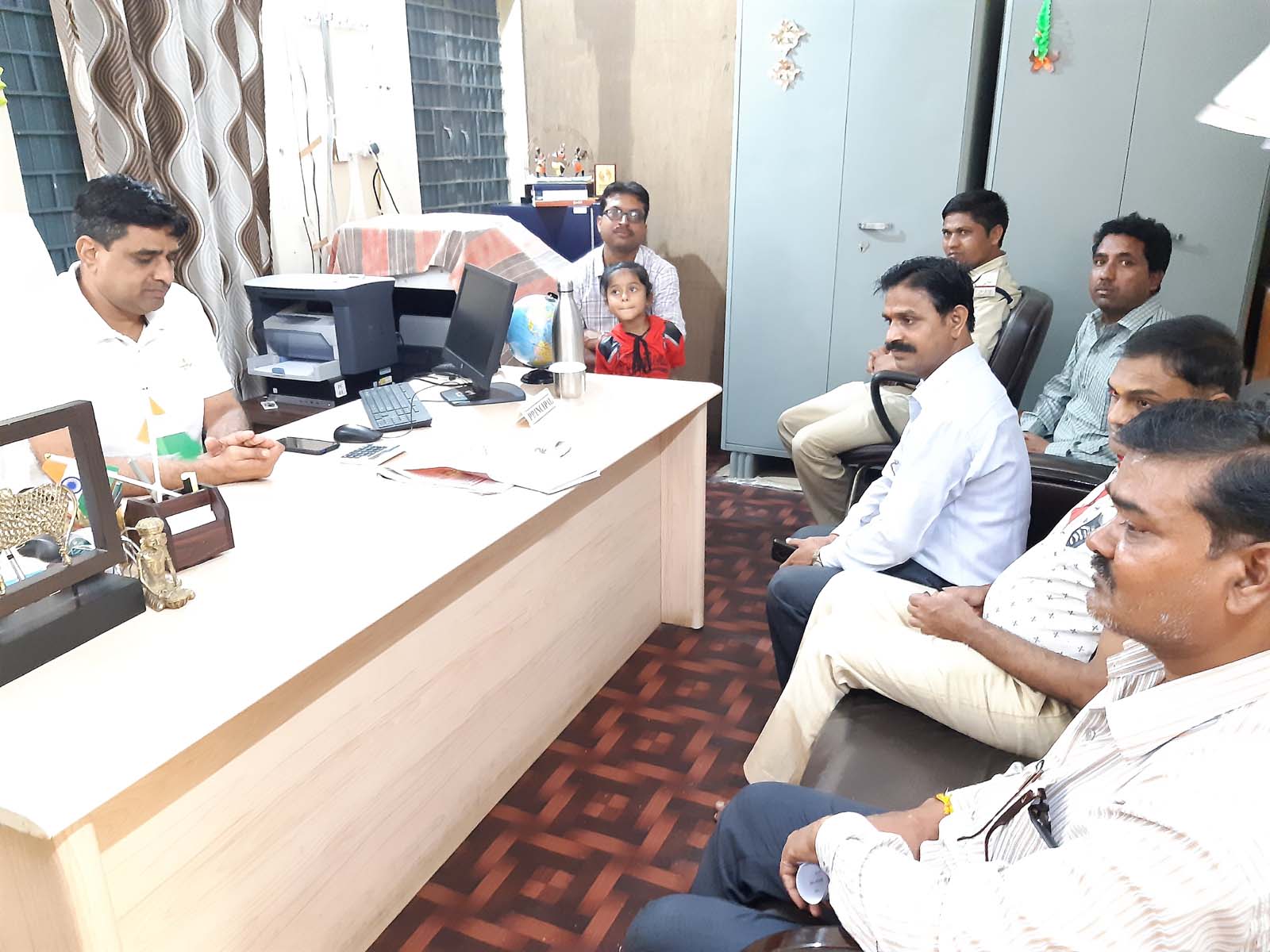 सिंगल यूज प्लास्टिक बेन एवं पर्यावरण को बढ़ावा हेतु विद्यार्थी एवं उनके अभिभावकों को किया प्रेरित सिंगल यूज प्लास्टिक बेन एवं पर्यावरण को बढ़ावा हेतु विद्यार्थी एवं उनके अभिभावकों को किया प्रेरित