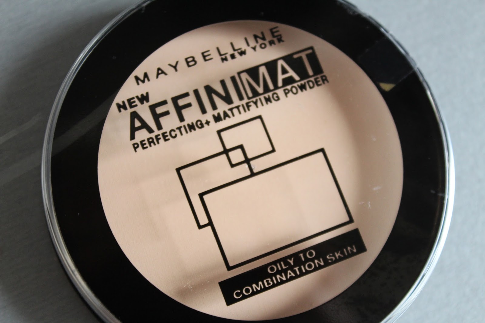 Maybelline Affinimat Perfecting + Mattifying Powder (kameni puder)