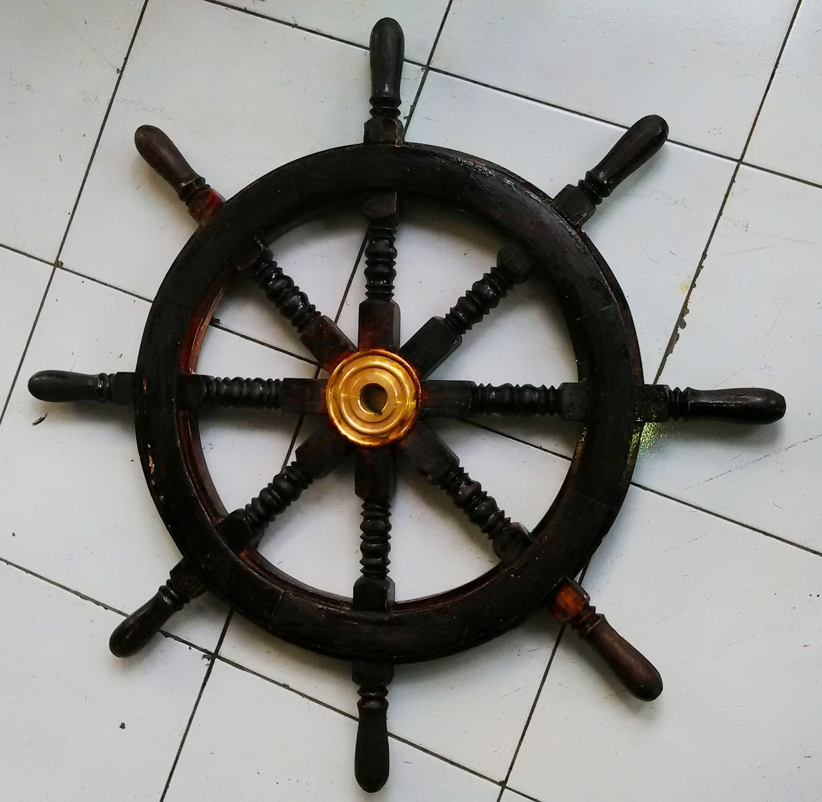 RUST HOUR ANTIQUES N SECONDLIFE Setir Kapal 2 (Ship Steering Wheel 2)