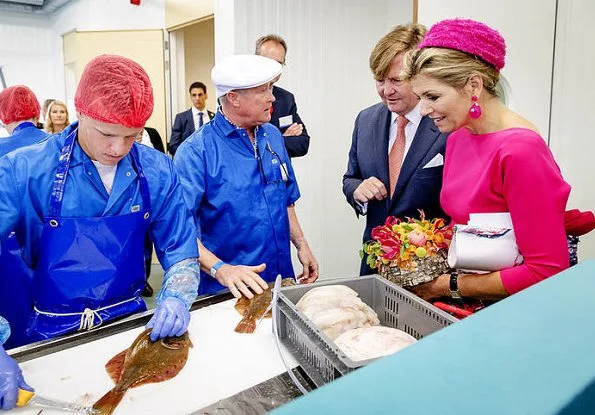 Dutch Queen Maxima wore Natan floral print skirt, Natan floral clutch bag, Natan fuchsia shoes and Natan fuchsia top