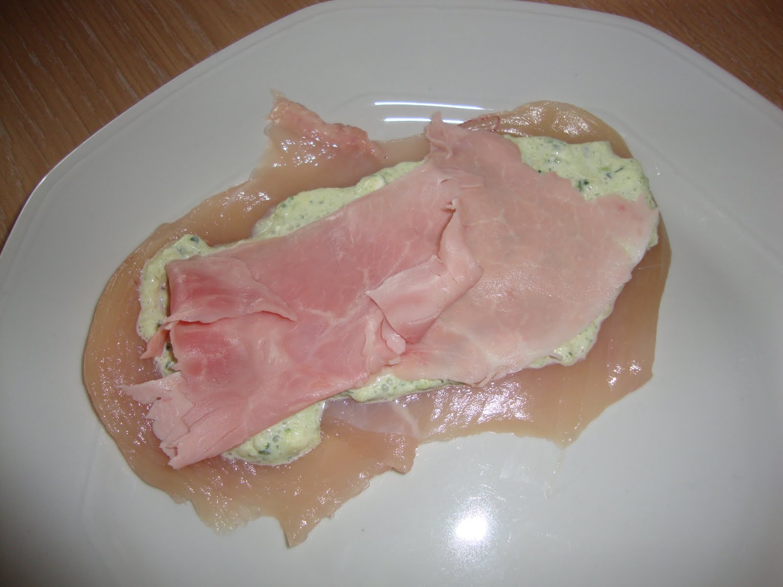 Involtini di pollo con prosciutto e bacon