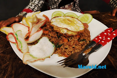 Warkop Bang Ukoy di konsep seperti Resto enak buat nongkrong Warkop Bang Ukoy di konsep seperti Resto enak buat nongkrong