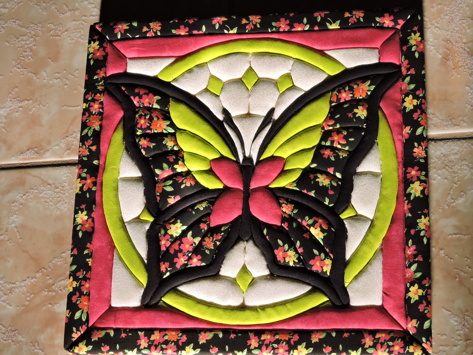 Frazzle Frenzy Quilt Magic No Sew Wall Hanging