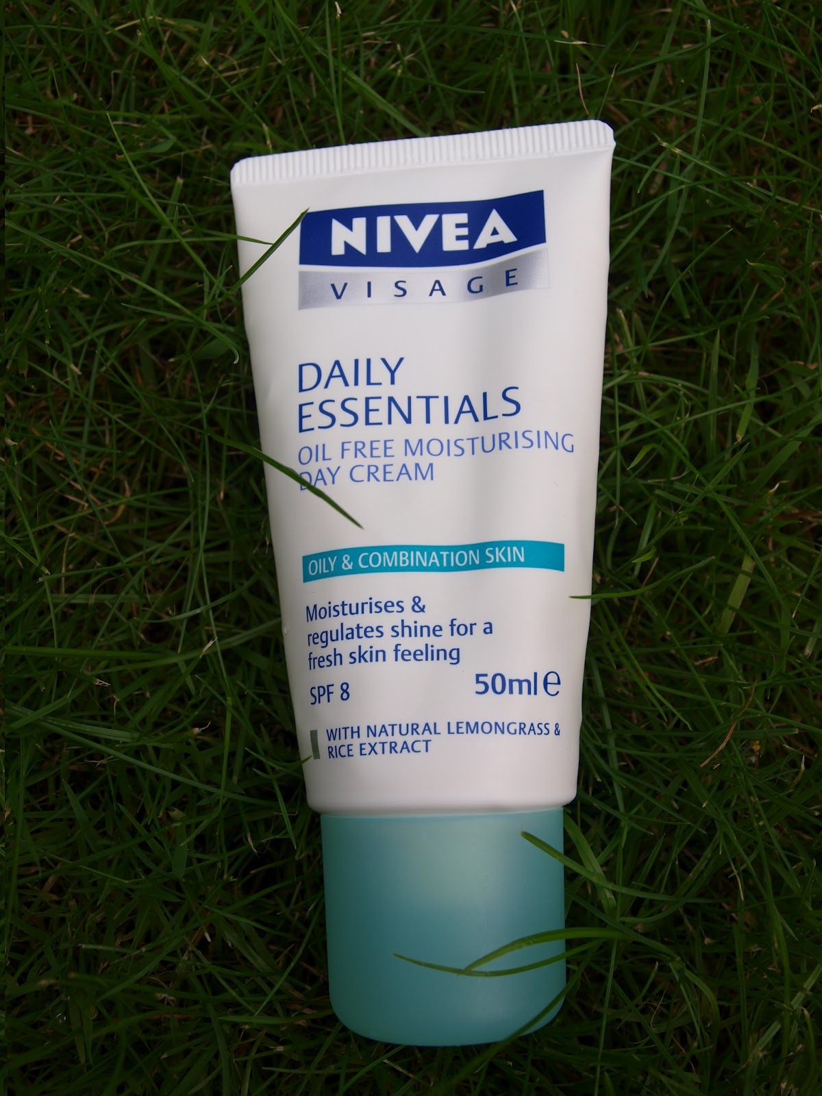 nivea daily essentials oil free moisturising day cream for oily to combination skin 50ml