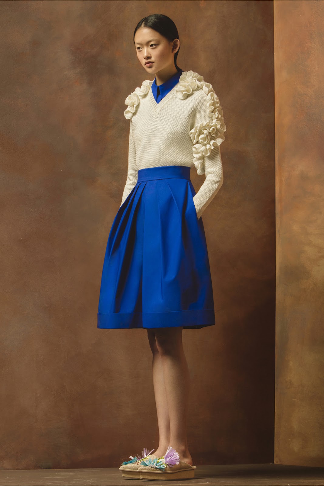 Delpozo Cruise 2017 delpozo-cruise-2017, delpozo-resort-2017, delposo-cruise-2017, delposo-resort-2017, delpozo-2017, joseph-font-delpozo, joseph-font, du-dessin-aux-podiums, dudessinauxpodiums, voyage-dans-l-espace, voyage-dans-la-lune, Georges-melies, paysages-stellaires, broderie-Ʃtoiles