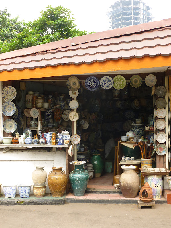 Onslow and Miss B: Antique shopping Jakarta-style