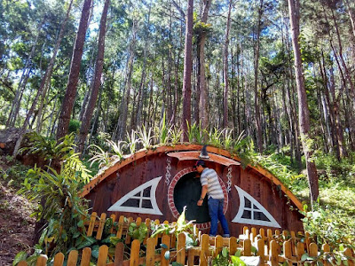 Rumah Hobbit di Seribu Batu Songgo Langit 