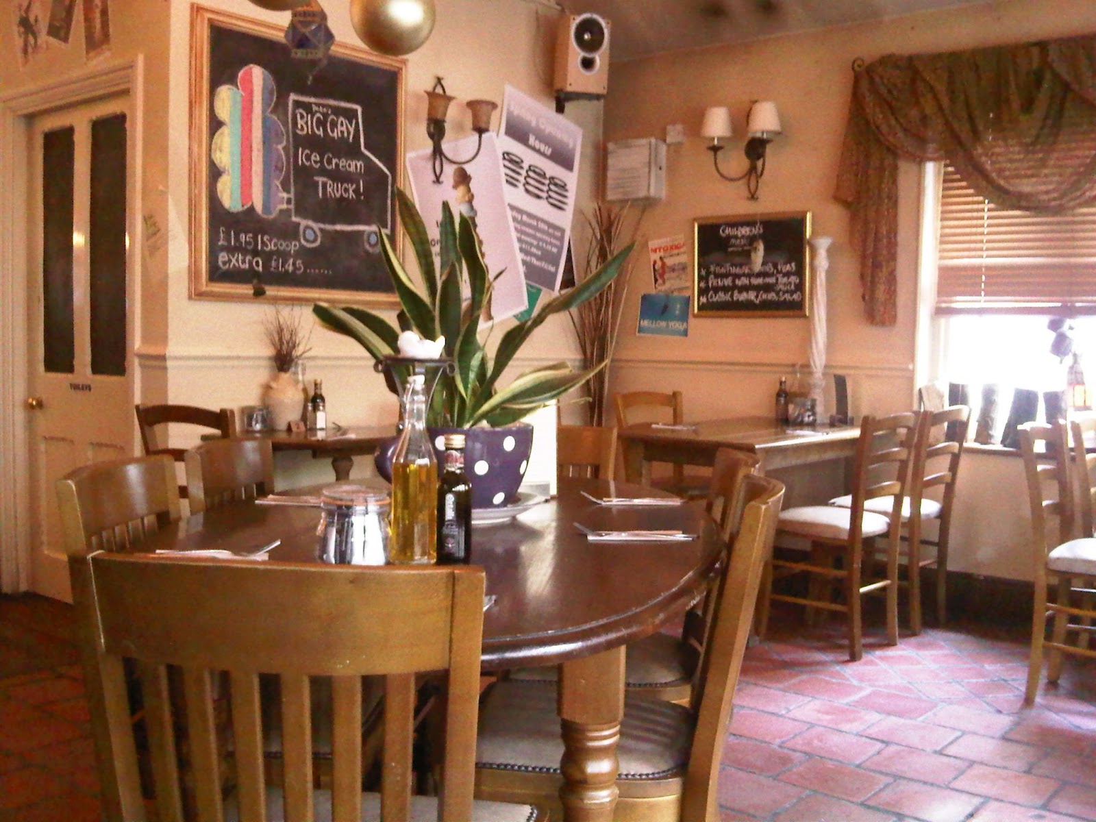 Cotswold Coffee and Cake Shops The Blue Zucchini Tetbury