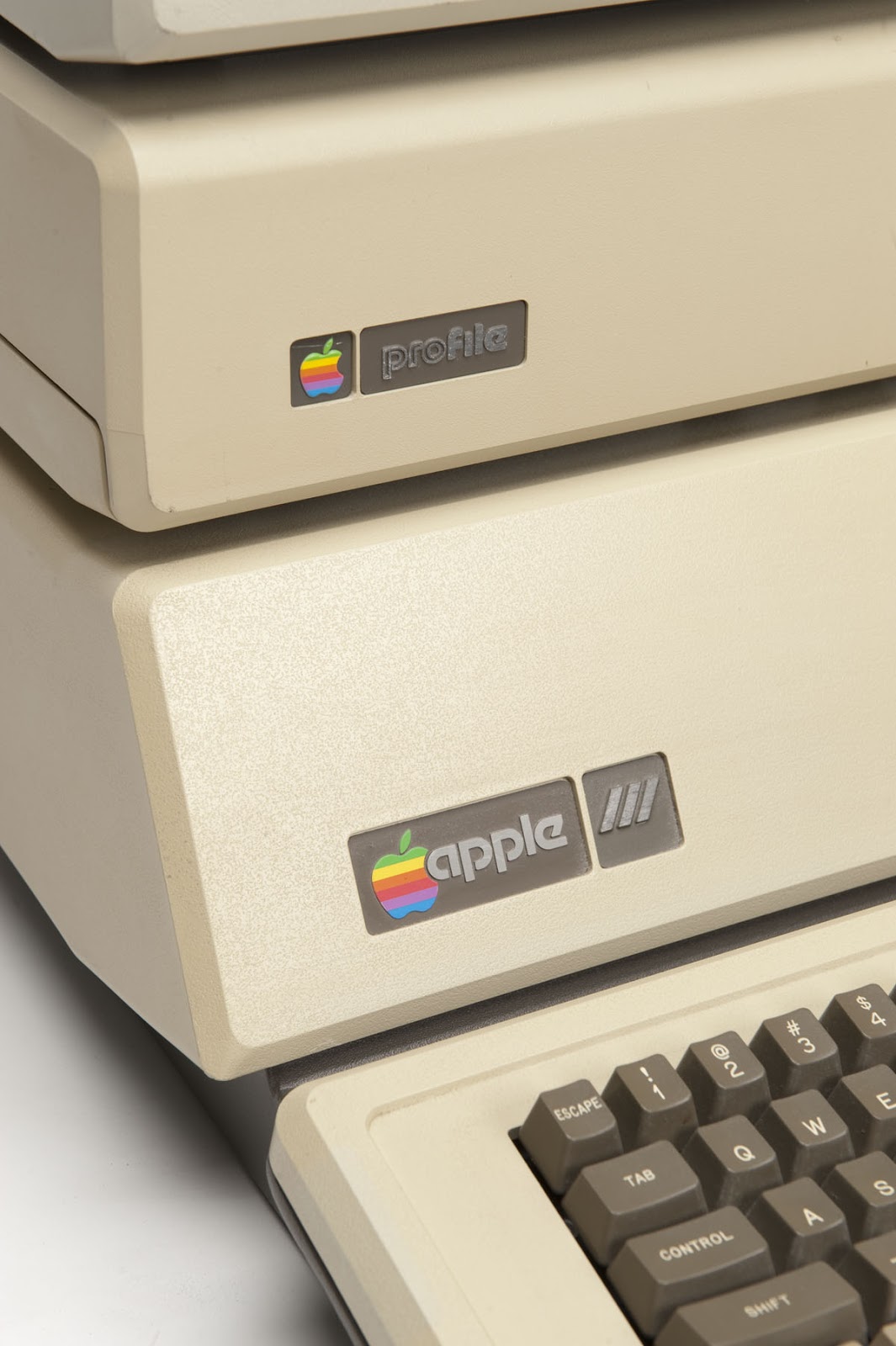 самый первый компьютер эппл 1976. 5. алдан 3 компьютер. 5. Apple 3 компьютер.