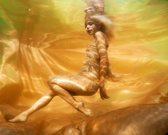 Cristiana Apostol deviantart fotografia conceitual sub aquática mulheres água luz cores beleza lirismo