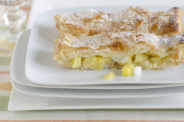 Sfogliata (Dartois) all'ananas, cocco e mandorle