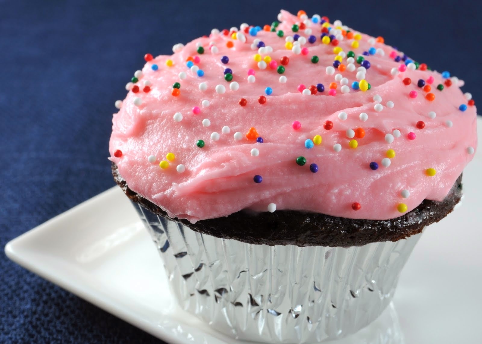 Chocolate Cupcakes with Pink Icing Fashionate Trends