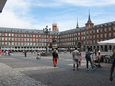 La Plaza Mayor es el lugar donde se desarrollan gran cantidad de actos públicos, entre los que se celebraban las corridas de toros. La Plaza Mayor es el lugar donde se desarrollan gran cantidad de actos públicos, entre los que se celebraban las corridas de toros.