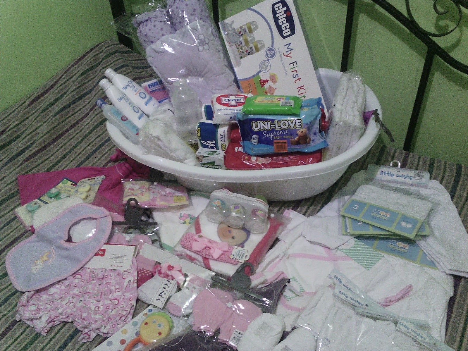 Первая покупка для новорожденных. Вещи для новорожденного. Нужные вещи для новорожденных. Первые необходимые вещи для новорожденного. Самые необходимые вещи для новорожденных.