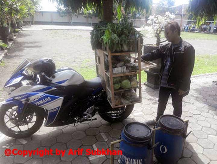 Wuih, Tukang Sayur Keliling ini Tunggangi Motor Yamaha 250