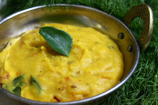 curry made with chickpea flour and tomatoes