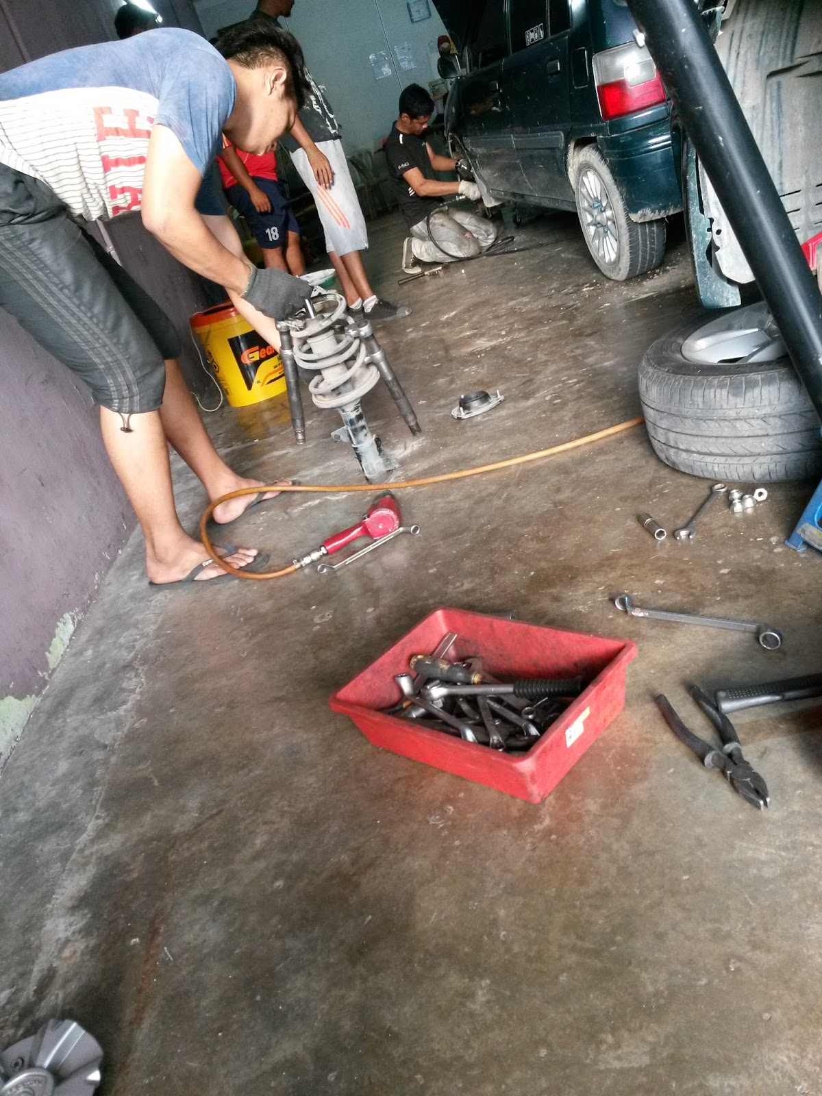 View Tanda Top Mounting Absorber Rosak PNG