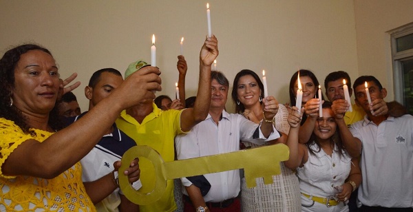 Prefeitos tomam posse à luz de velas após corte de energia em prefeituras na Paraíba 6