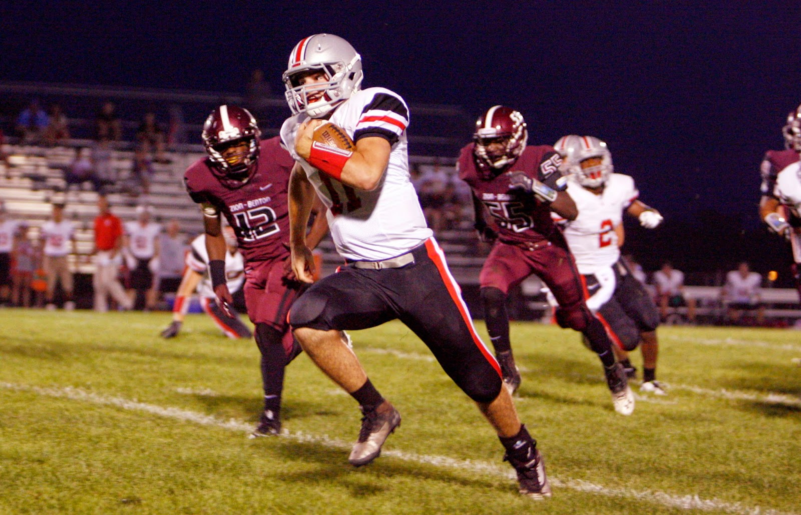 Mark Kodiak Ukena IHSA Varsity Football Deerfield at ZionBenton