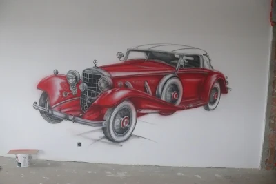 Malowanie samochodu na ścianie w pokoju młodzieżowym, ciekawy pomysł na zagospodarowanie ściany w pokoju chłopca