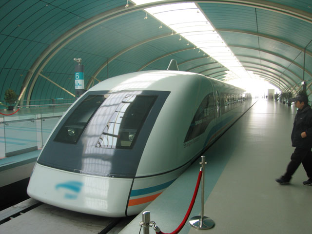Gambar Kereta Maglev di China sedang berhenti Gambar Kereta Maglev di China sedang berhenti