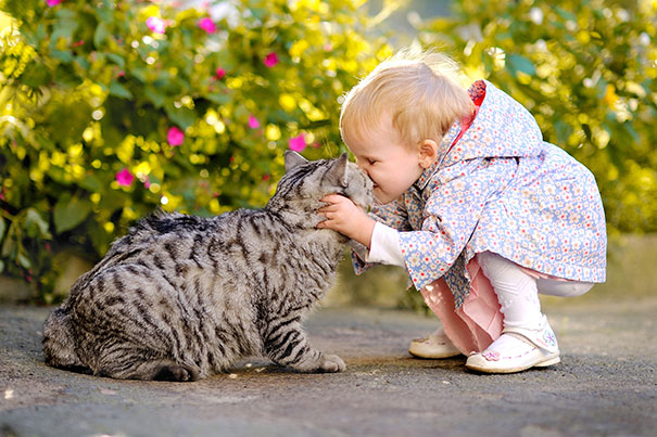 12+ Adorable Photos Proving That Your Kids Need A Cat 12+ Adorable Photos Proving That Your Kids Need A Cat
