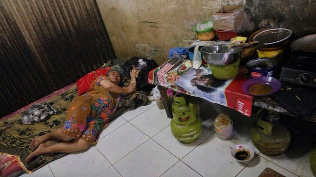Barang dagangan disita Satpol PP Serang, Ibu Eni rugi Rp 600.000 Barang dagangan disita Satpol PP Serang, Ibu Eni rugi Rp 600.000